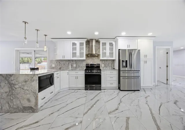 Photo 3 of Single family home for sale at 712 Virginia Ln, Apopka, FL 32703 | MLS# S5160366 | Listing updated on 2026-10-29