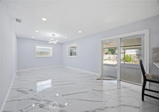 Photo 4 of Single family home for sale at 712 Virginia Ln, Apopka, FL 32703 | MLS# S5160366 | Listing updated on 2026-10-29