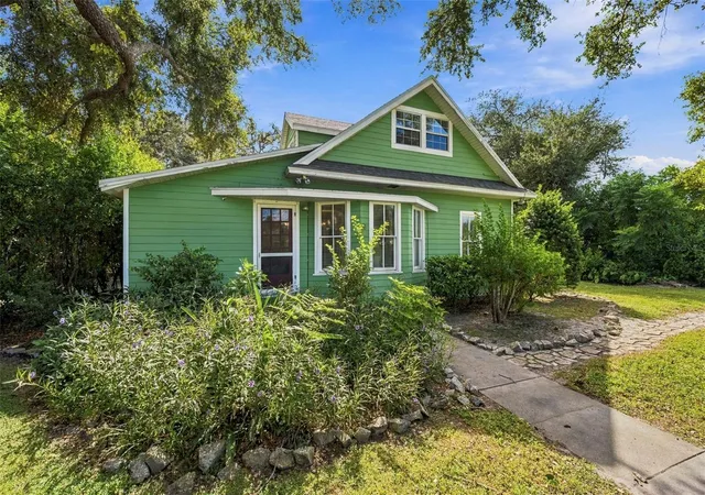 Photo 2 of Single family home for sale at 10350 54th Avenue N, Saint Petersburg, FL 33708 | MLS# TB8562395 | Listing updated on 2026-10-30