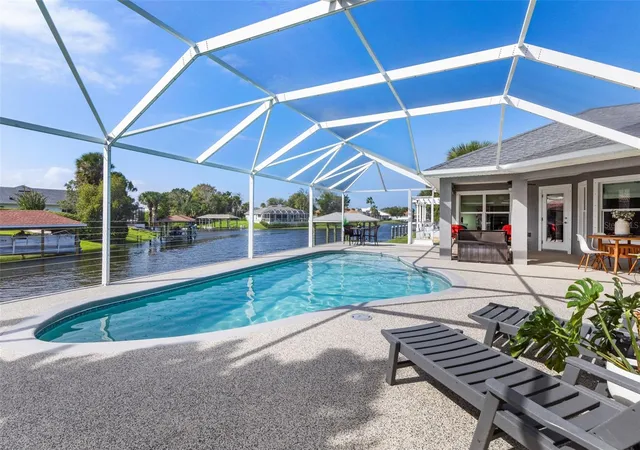 Photo 2 of Single family home for sale at 5 Clermont Ct, Palm Coast, FL 32137 | MLS# FC322419 | Listing updated on 2026-10-30