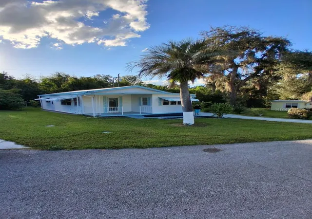 Photo 2 of Manufactured home for sale at 6123 Ridgewood Dr, Zephyrhills, FL 33542 | MLS# A4711174 | Listing updated on 2026-10-29