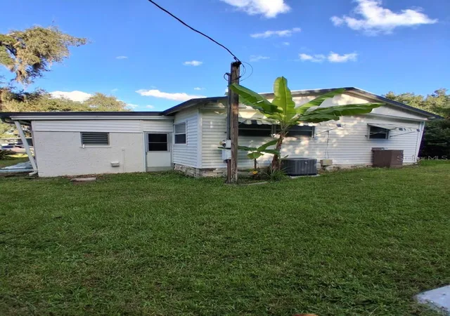 Photo 4 of Manufactured home for sale at 6123 Ridgewood Dr, Zephyrhills, FL 33542 | MLS# A4711174 | Listing updated on 2026-10-29