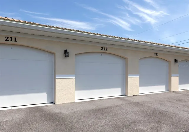 Photo 3 of Condo for sale at 200 Gdns Edge Dr #212, Venice, FL 34285 | MLS# A4711175 | Listing updated on 2026-10-28