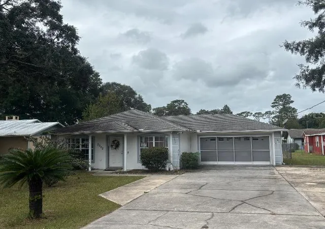 Photo 1 of Single family home for sale at 2042 SE 175th Terrace, Silver Springs, FL 34488 | MLS# OM734850 | Listing updated on 2026-10-30