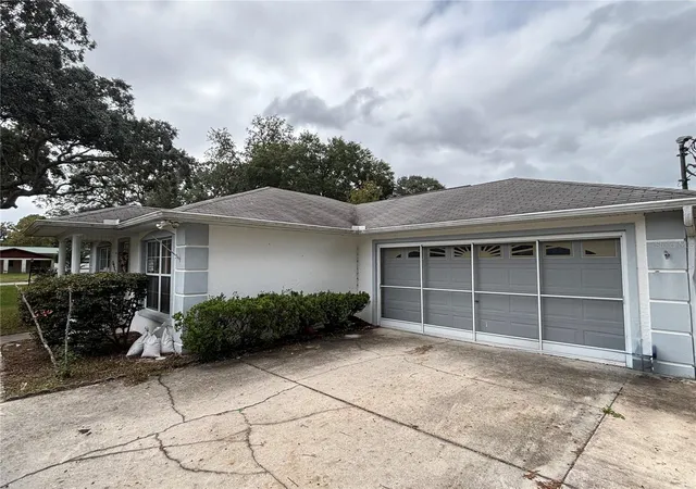Photo 2 of Single family home for sale at 2042 SE 175th Terrace, Silver Springs, FL 34488 | MLS# OM734850 | Listing updated on 2026-10-30