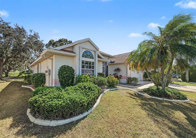 Photo 4 of Single family home for sale at 2113 Sterling Glen Ct, Sun City Center, FL 33573 | MLS# TB8562421 | Listing updated on 2026-10-29