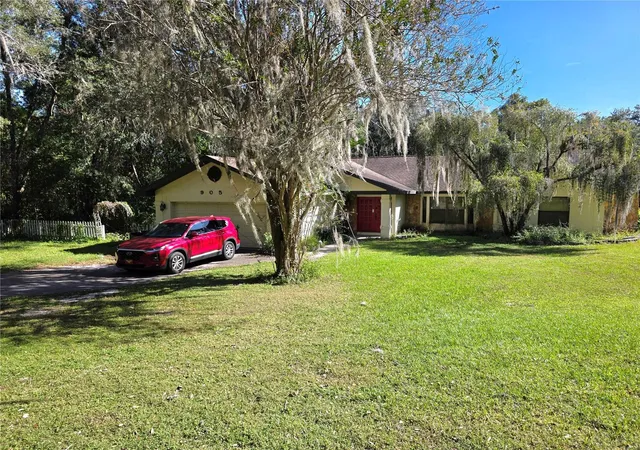 Photo 1 of Single family home for sale at 905 S Mildred Ave, Brooksville, FL 34601 | MLS# W7890711 | Listing updated on 2026-10-29