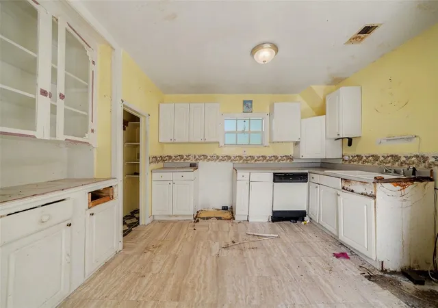 Photo 3 of Single family home for sale at 1557 Immokalee St, Intercession City, FL 33848 | MLS# TB8562450 | Listing updated on 2026-10-29