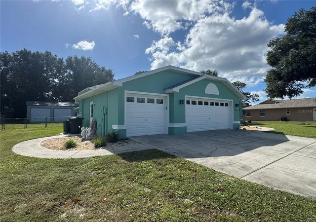 Photo 2 of Single family home for sale at 6104 W Wayward Wind Loop, Homosassa, FL 34448 | MLS# O6453472 | Listing updated on 2026-10-29