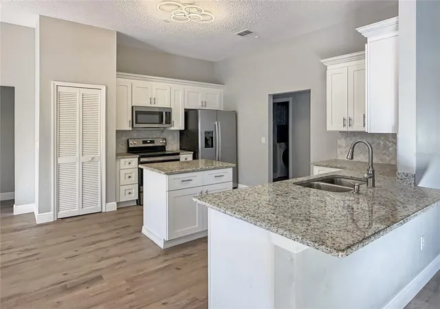 Photo 2 of Single family home for sale at 1009 Corkwood Dr, Oviedo, FL 32765 | MLS# O6453489 | Listing updated on 2026-10-29