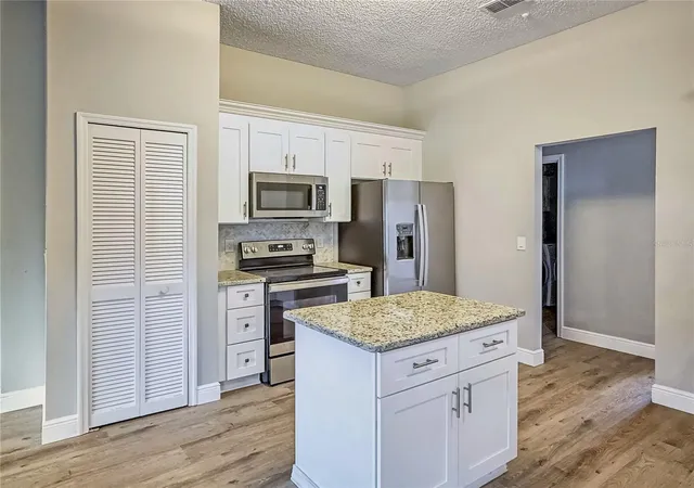 Photo 3 of Single family home for sale at 1009 Corkwood Dr, Oviedo, FL 32765 | MLS# O6453489 | Listing updated on 2026-10-29