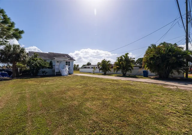 Photo 3 of Single family home for sale at 1065 28th Avenue S, Saint Petersburg, FL 33705 | MLS# TB8562528 | Listing updated on 2026-10-30
