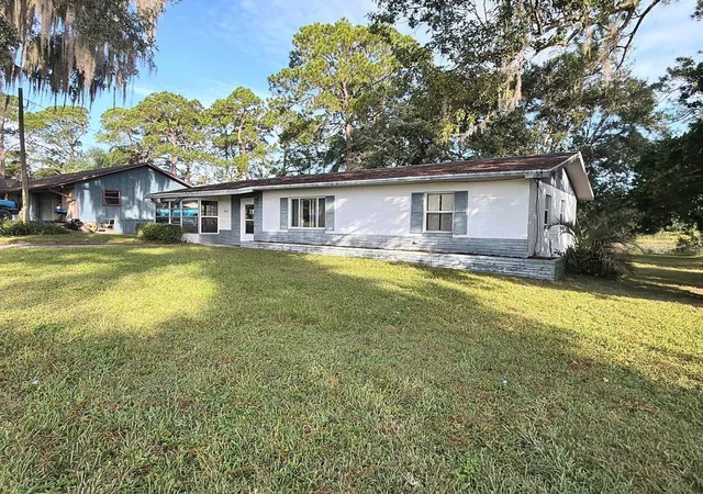 Photo 1 of Single family home for sale at 37443 Beach Dr, Umatilla, FL 32784 | MLS# O6453518 | Listing updated on 2026-10-29