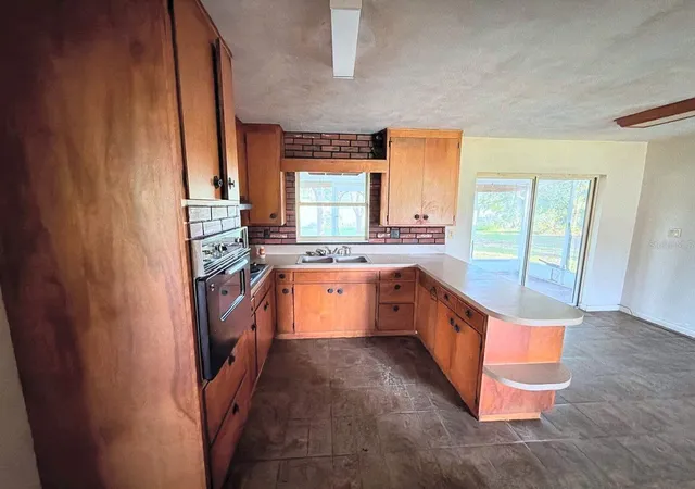 Photo 2 of Single family home for sale at 37443 Beach Dr, Umatilla, FL 32784 | MLS# O6453518 | Listing updated on 2026-10-29