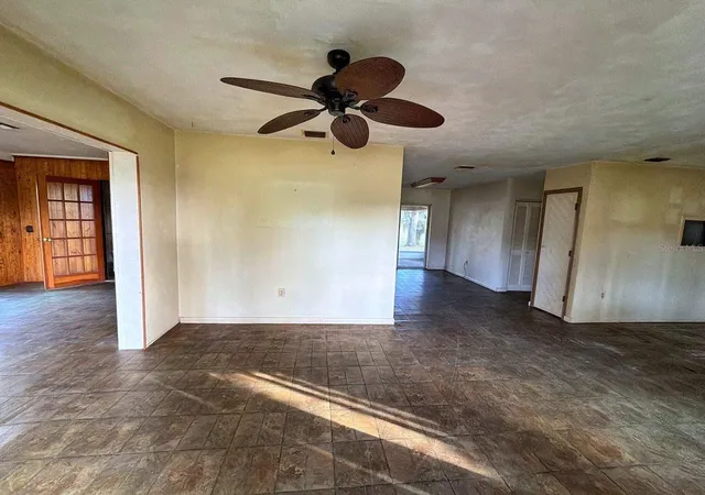 Photo 4 of Single family home for sale at 37443 Beach Dr, Umatilla, FL 32784 | MLS# O6453518 | Listing updated on 2026-10-29