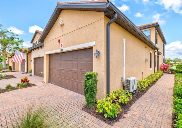 Photo 3 of Condo for sale at 10808 Tarflower Dr #102, Venice, FL 34293 | MLS# N6146381 | Listing updated on 2026-10-29