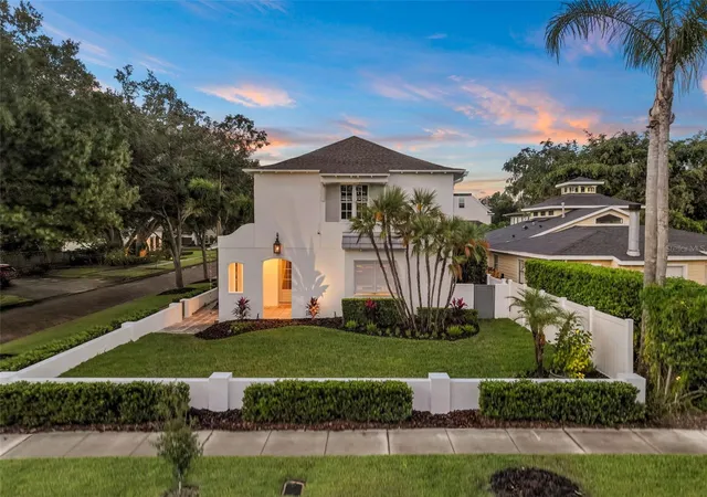 Photo 1 of Single family home for sale at 1900 Sunset Dr, Winter Park, FL 32789 | MLS# O6453531 | Listing updated on 2026-10-29