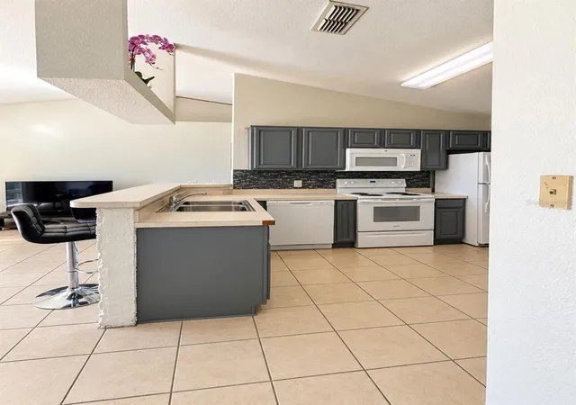 Photo 3 of Single family home for sale at 239 Great Yarmouth Ct, Kissimmee, FL 34758 | MLS# S5160397 | Listing updated on 2026-10-28