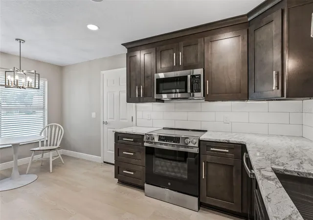 Photo 3 of Single family home for sale at 206 Desota Ct, Lady Lake, FL 32159 | MLS# G5119589 | Listing updated on 2026-10-30