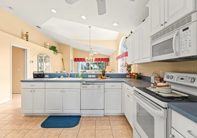 Photo 3 of Single family home for sale at 7321 Eleanor Cir, Sarasota, FL 34243 | MLS# A4711226 | Listing updated on 2026-10-31