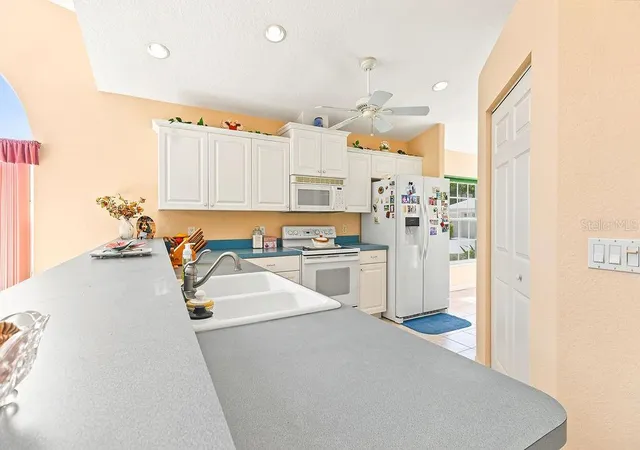 Photo 4 of Single family home for sale at 7321 Eleanor Cir, Sarasota, FL 34243 | MLS# A4711226 | Listing updated on 2026-10-31