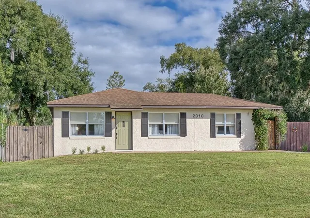 Photo 1 of Single family home for sale at 2010 VINE ST, Leesburg, FL 34748 | MLS# G5119592 | Listing updated on 2026-10-30
