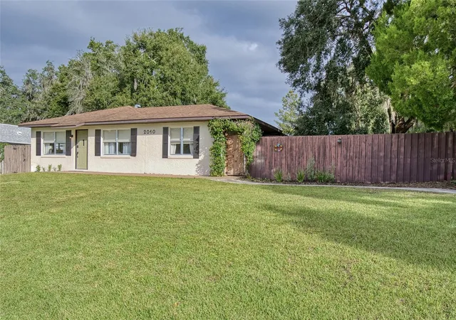 Photo 2 of Single family home for sale at 2010 VINE ST, Leesburg, FL 34748 | MLS# G5119592 | Listing updated on 2026-10-30