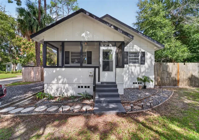 Photo 1 of Single family home for sale at 905 Ne 4th Street, Ocala, FL 34470 | MLS# OM734877 | Listing updated on 2026-10-30