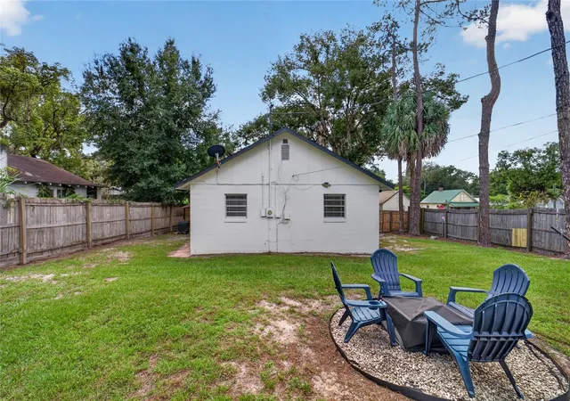Photo 4 of Single family home for sale at 905 NE 4th Street, Ocala, FL 34470 | MLS# OM734877 | Listing updated on 2026-10-30