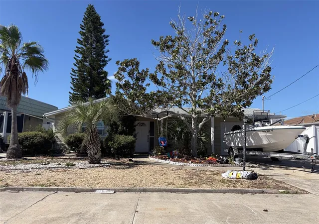 Photo 4 of Single family home for sale at 12517 Coffee Hl Row, Hudson, FL 34667 | MLS# TB8562581 | Listing updated on 2026-10-30
