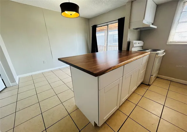 Photo 3 of Condo for sale at 2777 L B Mcleod Rd #D, Orlando, FL 32805 | MLS# O6453564 | Listing updated on 2026-10-29