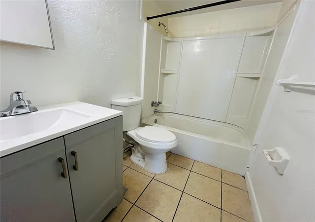 Photo 4 of Condo for sale at 2777 L B Mcleod Rd #D, Orlando, FL 32805 | MLS# O6453564 | Listing updated on 2026-10-29