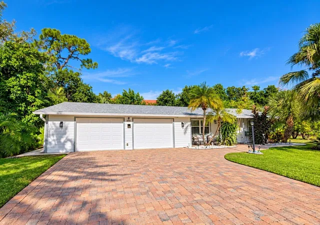 Photo 1 of Single family home for sale at 1631 Memory Ln, Sarasota, FL 34231 | MLS# A4711239 | Listing updated on 2026-10-29