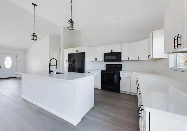 Photo 3 of Single family home for sale at 1757 N Olivia Dr, Avon Park, FL 33825 | MLS# S5160415 | Listing updated on 2026-10-30