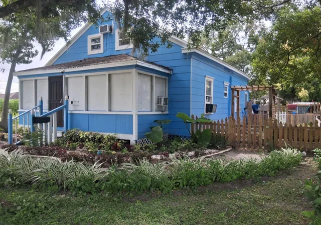 Photo 2 of Single family home for sale at 822 Kentucky Ave, Saint Cloud, FL 34769 | MLS# A4711245 | Listing updated on 2026-10-30