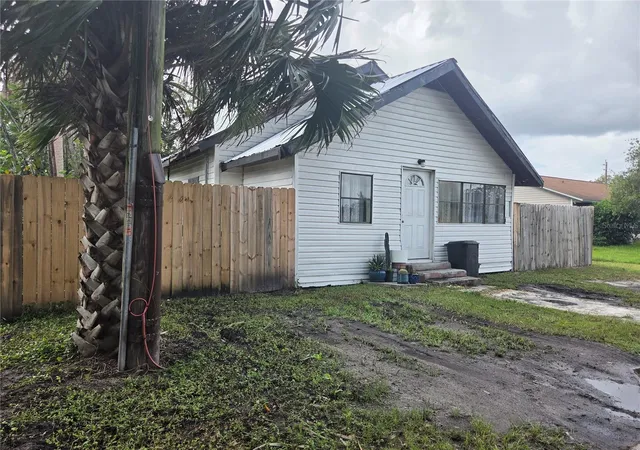 Photo 1 of Single family home for sale at 2340 Water St, Sanford, FL 32771 | MLS# O6453586 | Listing updated on 2026-10-29