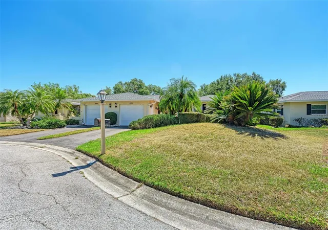 Photo 2 of House for sale at 6954 W Country Clb Dr N, Sarasota, FL 34243 | MLS# A4711248 | Listing updated on 2026-10-30