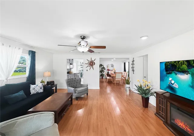Photo 4 of Single family home for sale at 736 Laurel Way, Casselberry, FL 32707 | MLS# R4912253 | Listing updated on 2026-10-30