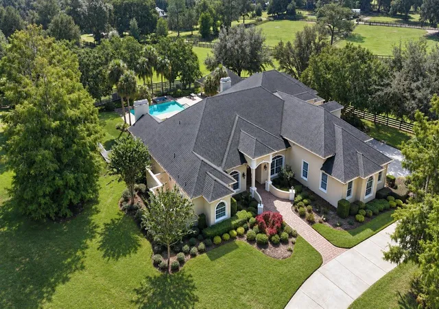 Photo 1 of Single family home for sale at 7308 SE 12th Circle, Ocala, FL 34480 | MLS# OM734887 | Listing updated on 2026-10-29
