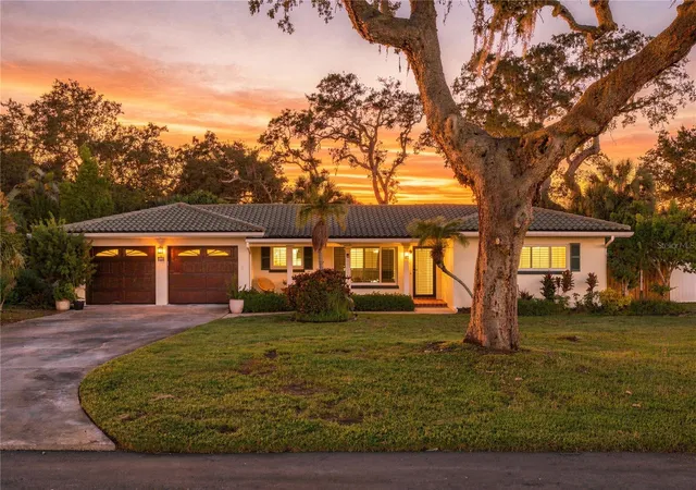 Photo 1 of Single family home for sale at 308 Crestwood Ln, Largo, FL 33770 | MLS# TB8562636 | Listing updated on 2026-10-29