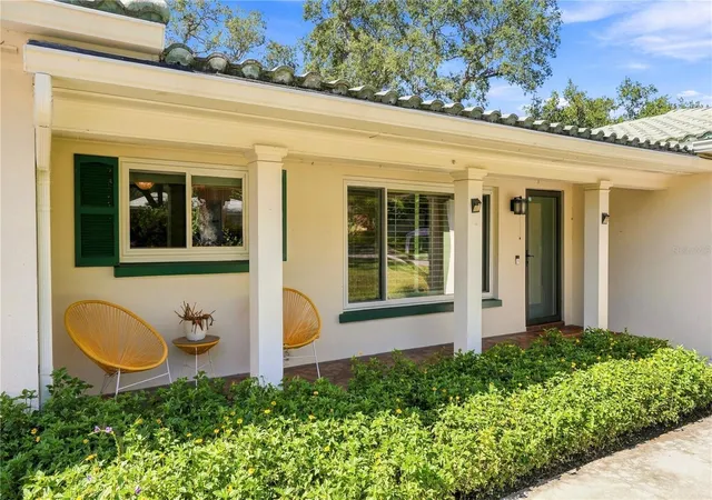 Photo 2 of Single family home for sale at 308 Crestwood Ln, Largo, FL 33770 | MLS# TB8562636 | Listing updated on 2026-10-29