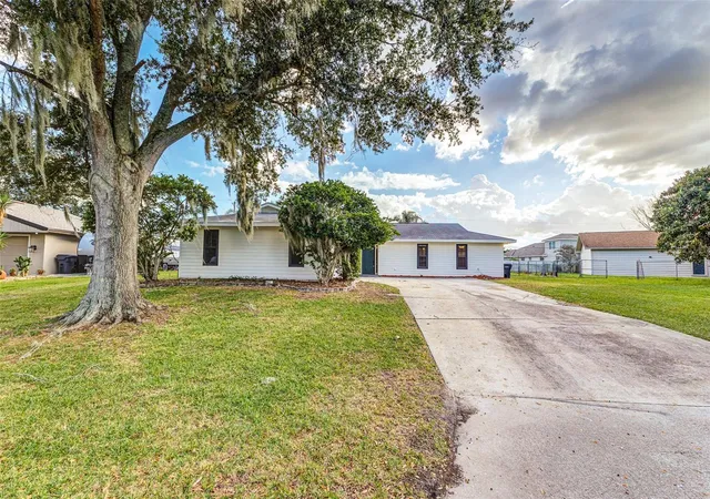 Single family home for sale at 2313 Flaming Arrow Dr, LAKELAND, FL 33813 | MLS# L4966145