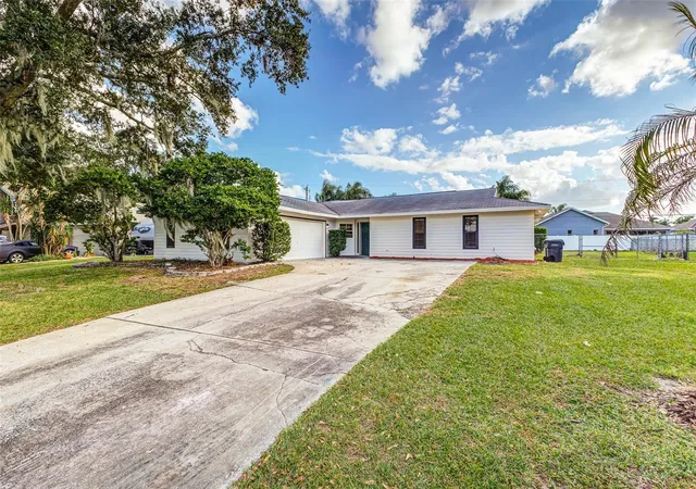 Photo 2 of Single family home for sale at 2313 Flaming Arrow Dr, Lakeland, FL 33813 | MLS# L4966145 | Listing updated on 2026-10-30