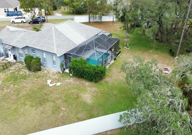 Photo 3 of Single family home for sale at 8210 Mackinaw Rd, Weeki Wachee, FL 34613 | MLS# TB8562641 | Listing updated on 2026-10-29