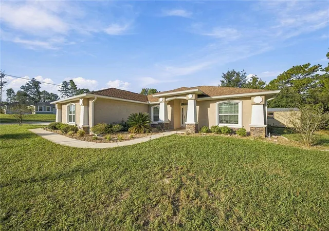Photo 2 of Single family home for sale at 2700 W Tracy Ct, Dunnellon, FL 34433 | MLS# OM734890 | Listing updated on 2026-10-29