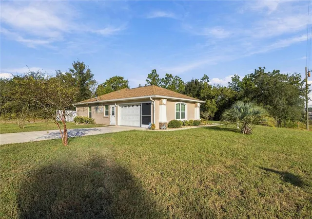 Photo 3 of Single family home for sale at 2700 W Tracy Ct, Dunnellon, FL 34433 | MLS# OM734890 | Listing updated on 2026-10-29