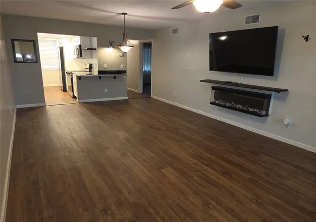 Photo 3 of Condo for sale at 5943 Calais Blvd N #6, Saint Petersburg, FL 33714 | MLS# TB8562649 | Listing updated on 2026-10-30