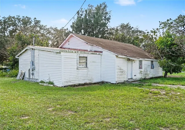 Photo 2 of Single family home for sale at 921 W Cornell St, Avon Park, FL 33825 | MLS# TB8562666 | Listing updated on 2026-10-30