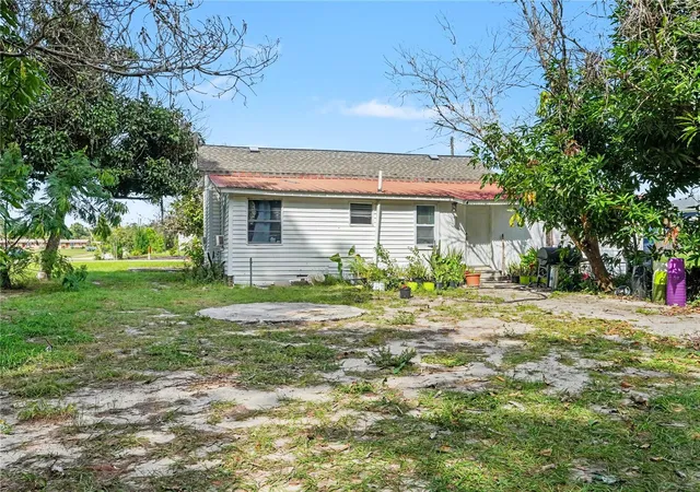 Photo 3 of Single family home for sale at 921 W Cornell St, Avon Park, FL 33825 | MLS# TB8562666 | Listing updated on 2026-10-30