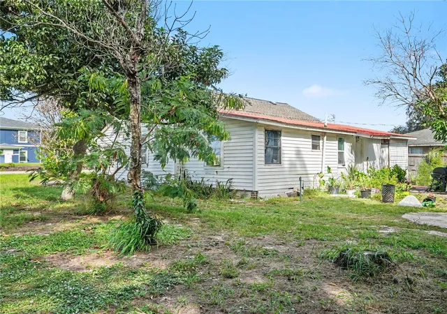 Photo 4 of Single family home for sale at 921 W Cornell St, Avon Park, FL 33825 | MLS# TB8562666 | Listing updated on 2026-10-30